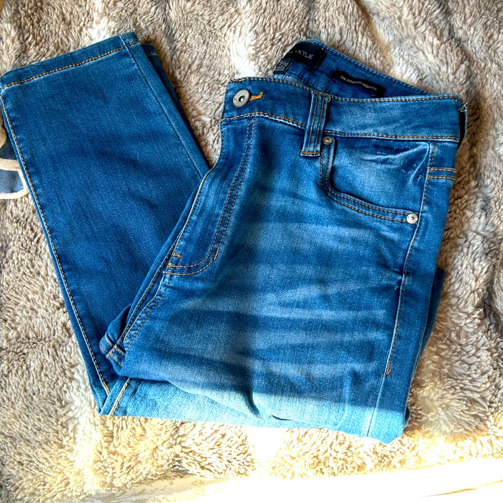 Size 9 Kendall + Kylie. Super stretchy and comfortable.